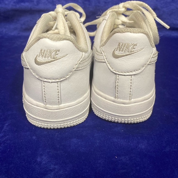 White Nike Air Force 1 - Picture 2 of 6